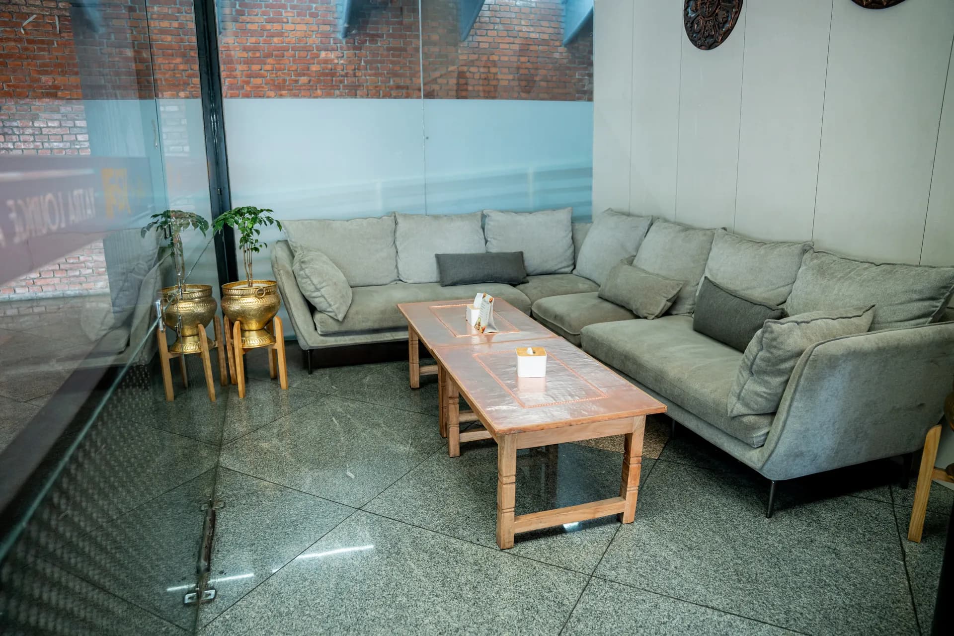 Entrance lounge sofa area